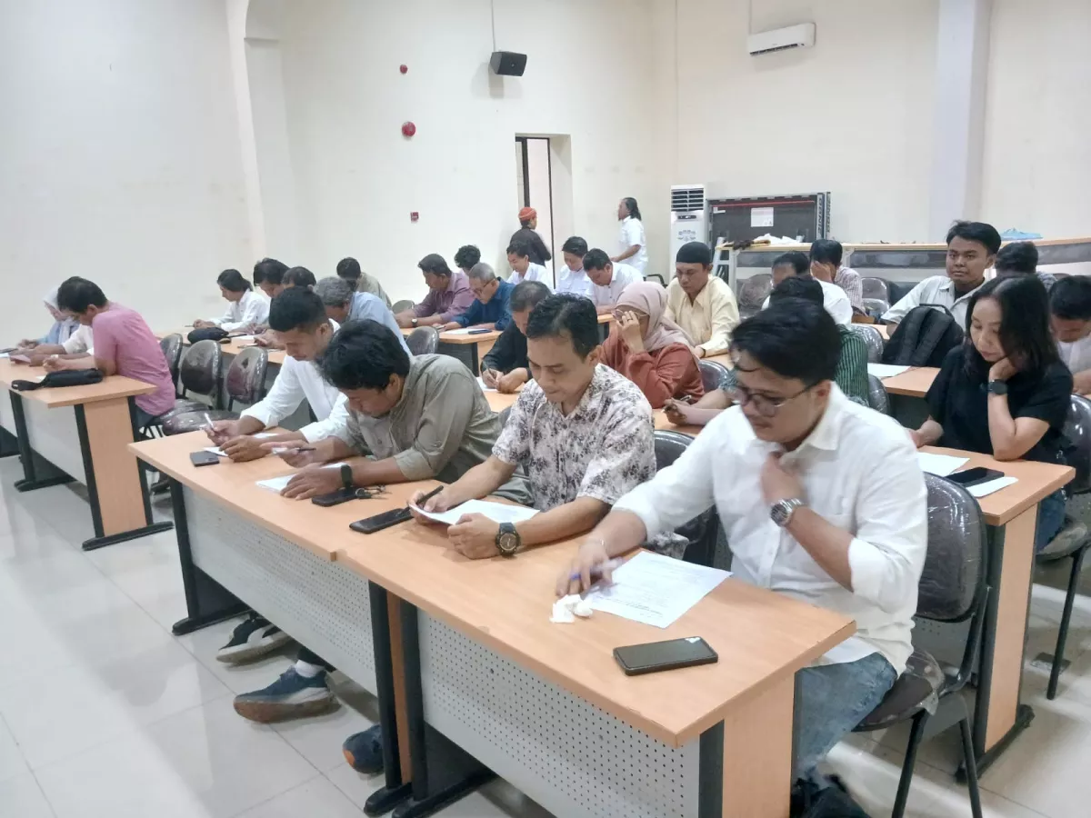 Hadapi Tantangan Hoaks dan AI, SMSI Surabaya-PWI Jatim Bekali Wartawan Lewat OKK