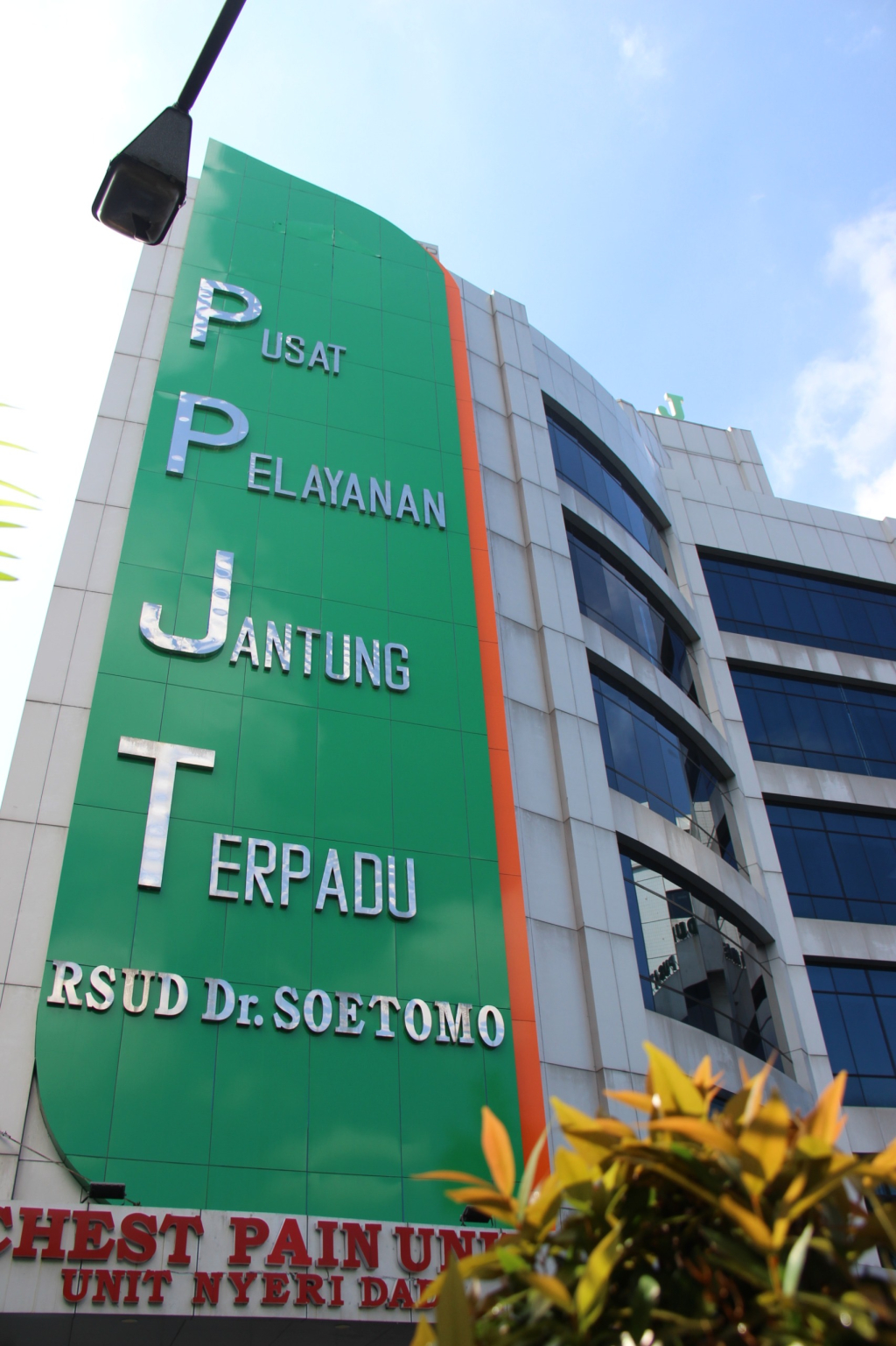 Pendidikan dan Kesehatan Tingkatkan Kualitas Pendidikan Tenaga Medis, Gubernur Jatim Dukung RSUD Dr Soetomo Ikuti Annual Educational Conference A