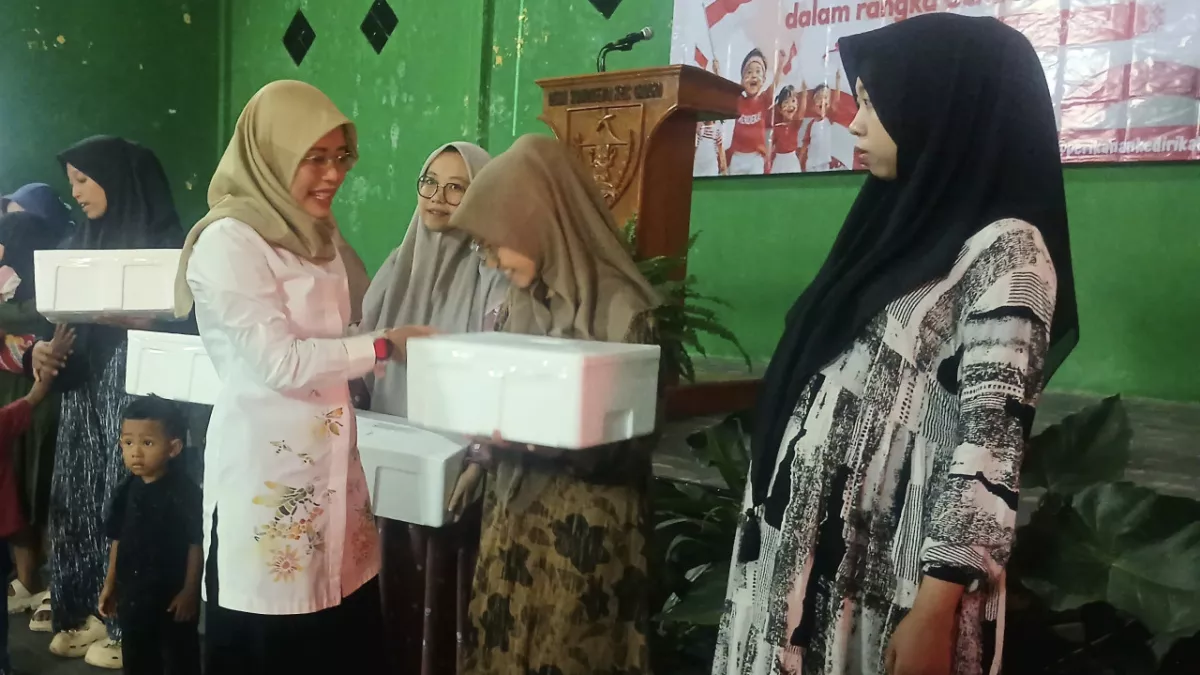 Fokus utama pada agenda kali ini bukan sekadar membagikan bantuan pangan, melainkan menanamkan edukasi pola asuh kepada 120 penerima manfaat
