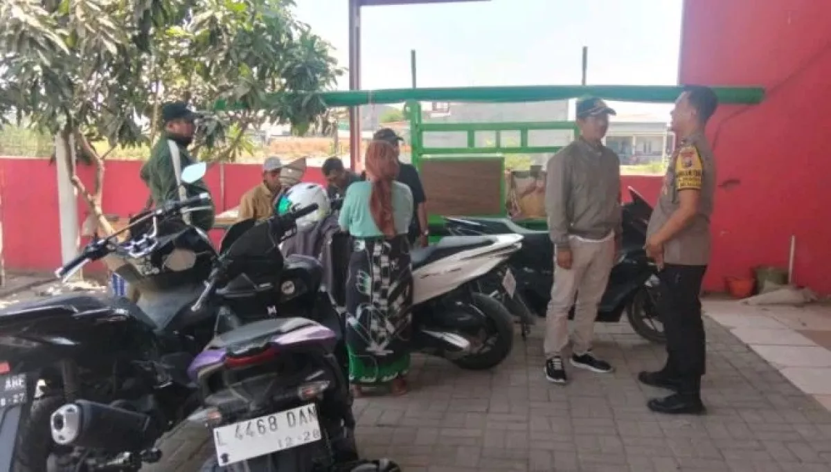 Lokasi kejadian berada di toko bangunan Al Inayah 3. MF diketahui merupakan pemilik toko tersebut.